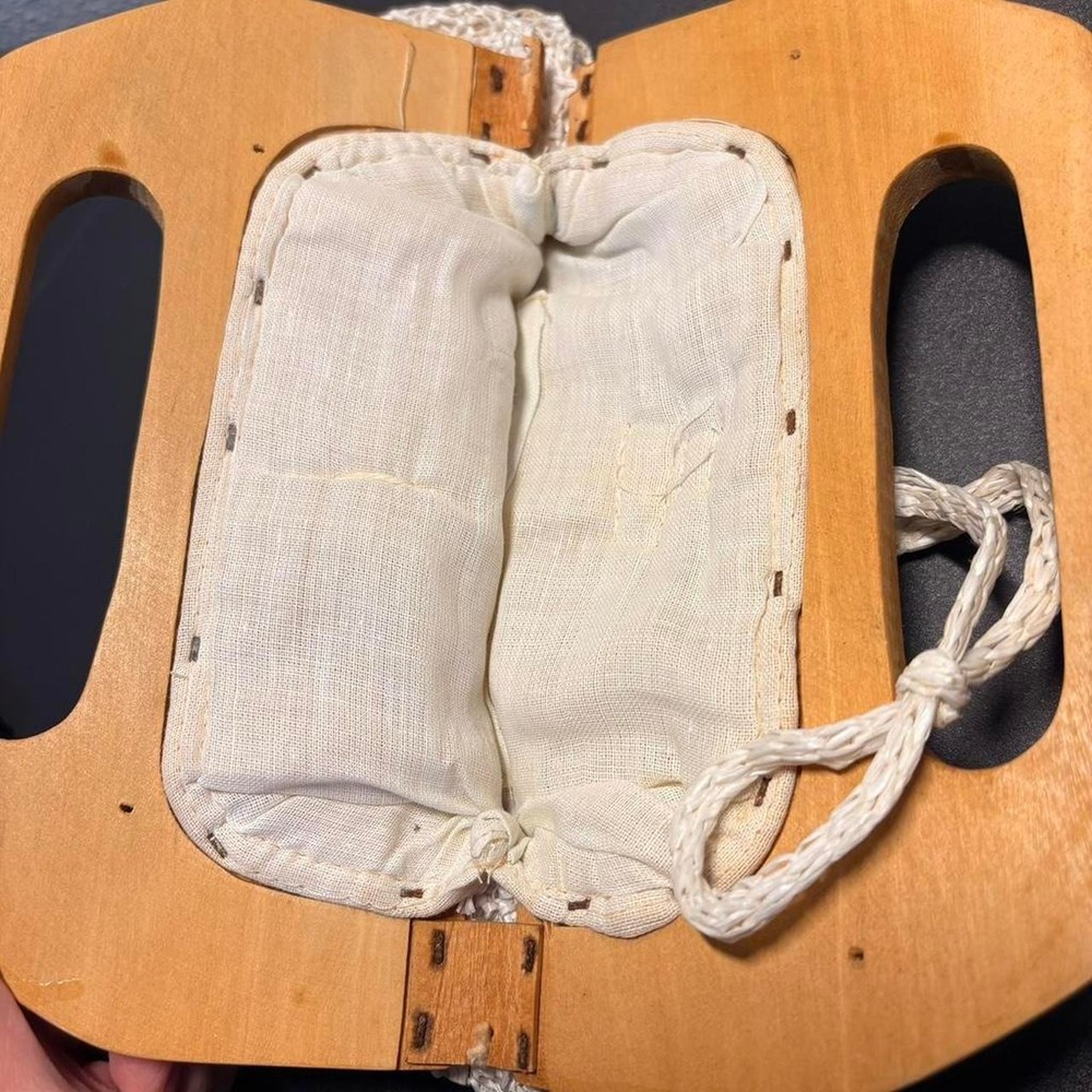 Handmade in the Philippines white/cream colored purse with wooden handle - Picture 7 of 8
